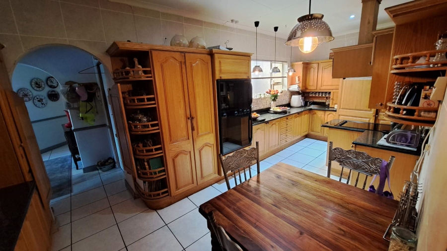 5 Bedroom Property for Sale in Fichardt Park Free State